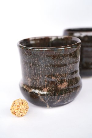 Preview: handgetöpferter Keramik Kaffee Becher braun beige